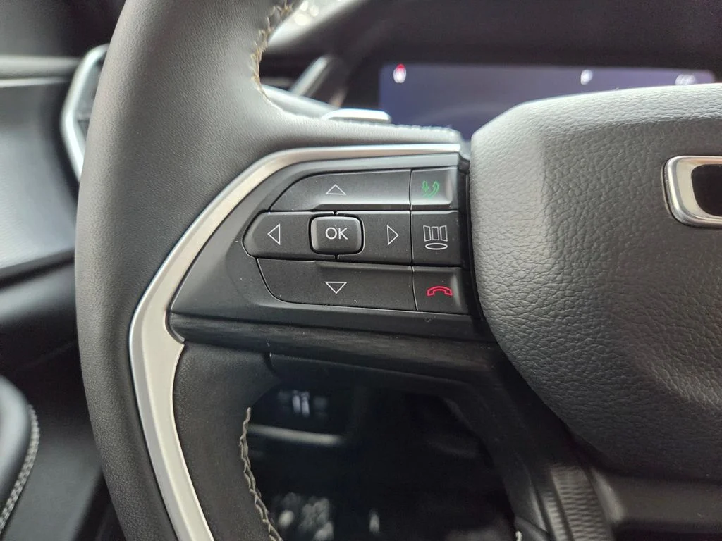 Used 2023 Gray Jeep Altitude X image 20