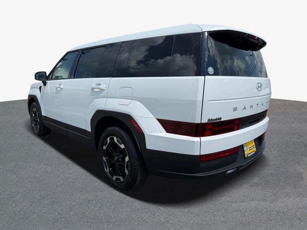Used 2027 White Hyundai SE image 2