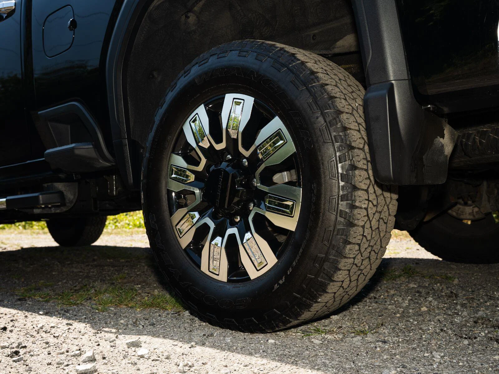 Used 2025 Onyx Black GMC Denali image 21