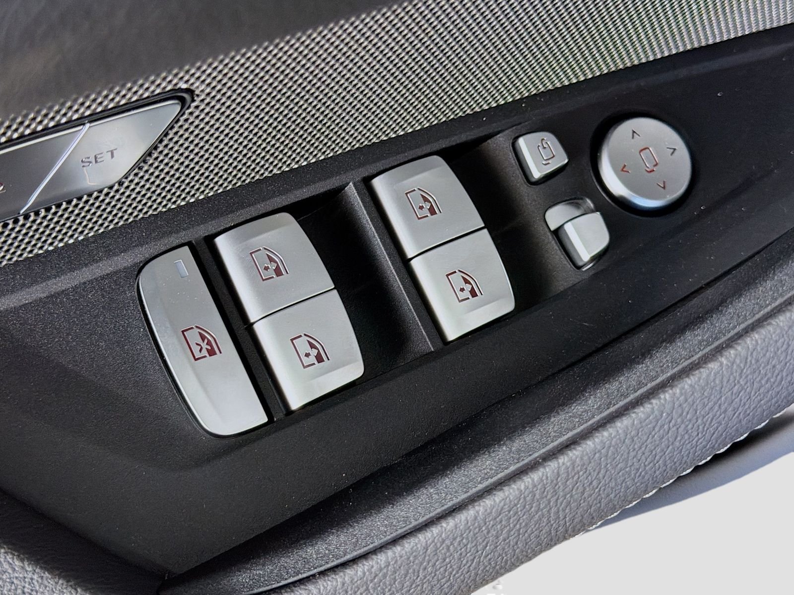 New 2026 Black Sapphire Metallic BMW xDrive40 image 18