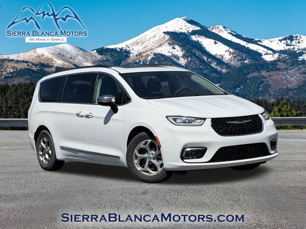 2023 Chrysler Pacifica Limited's photo