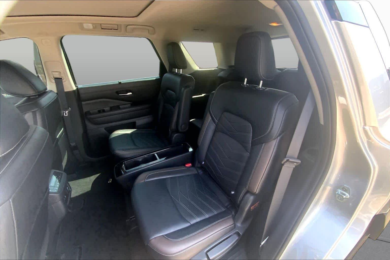 Used 2024 Brilliant Silver Metallic Nissan Platinum image 20