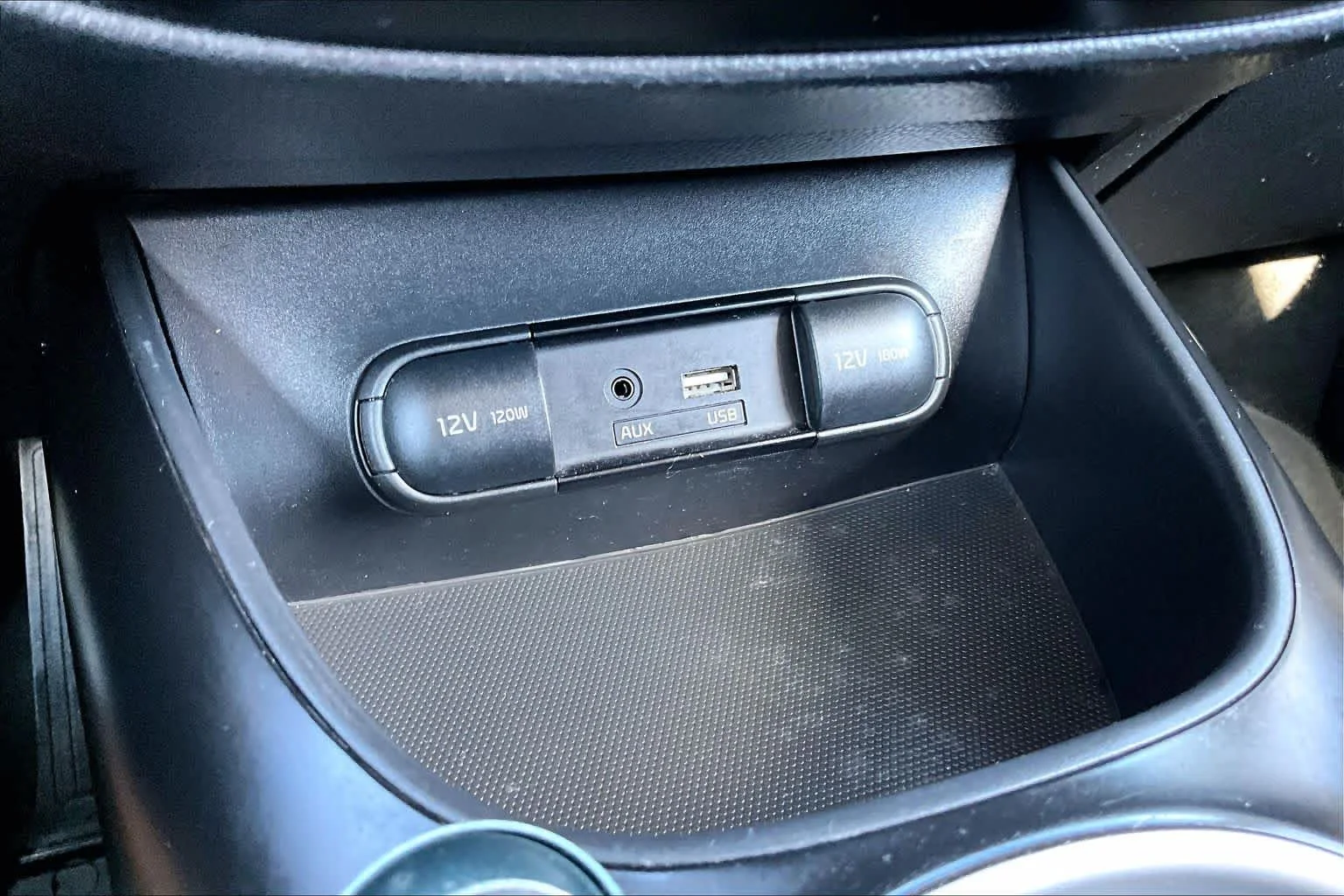 Used 2018 Clear White Kia Base image 31