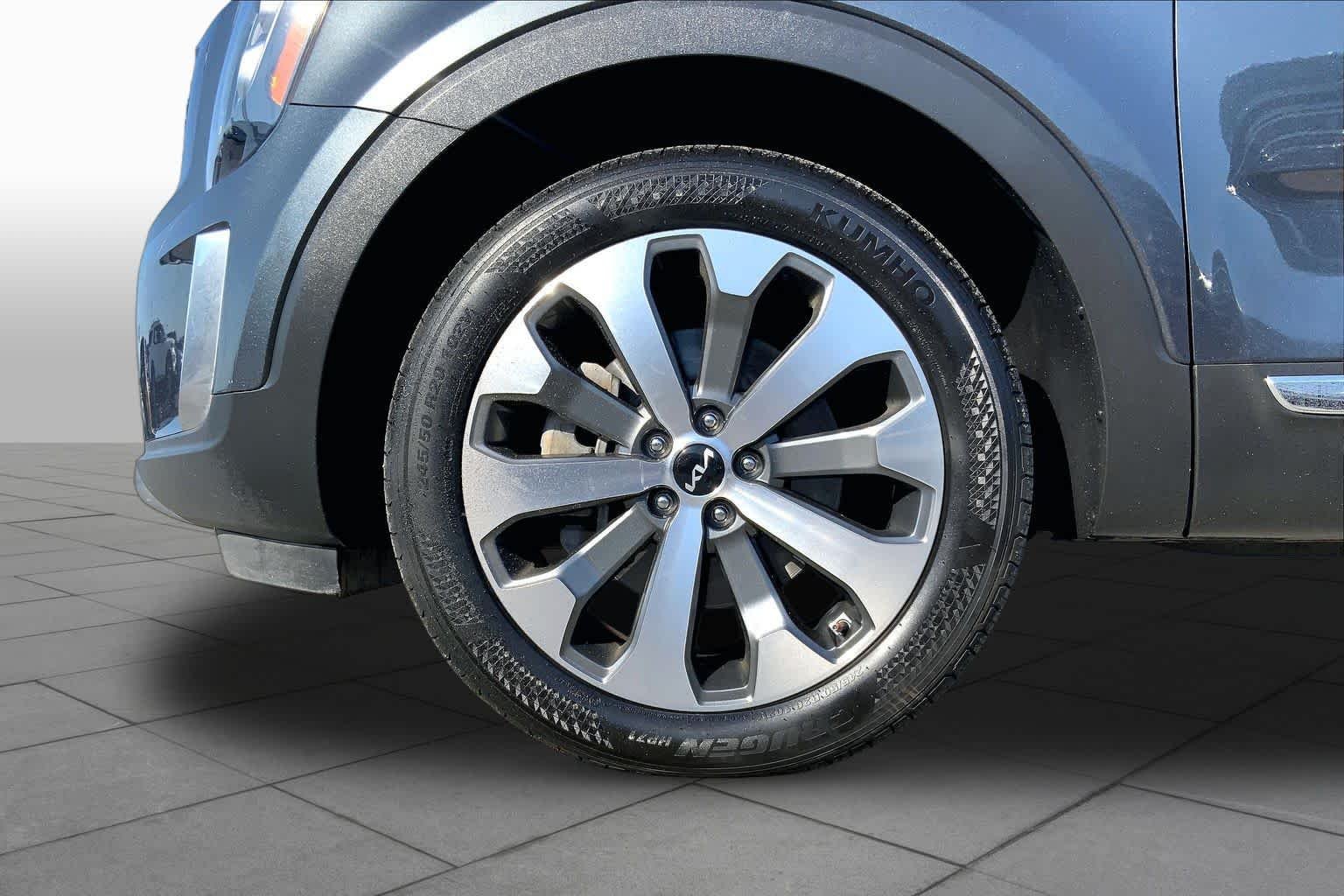 Used 2022 Gravity Grey Kia EX image 10