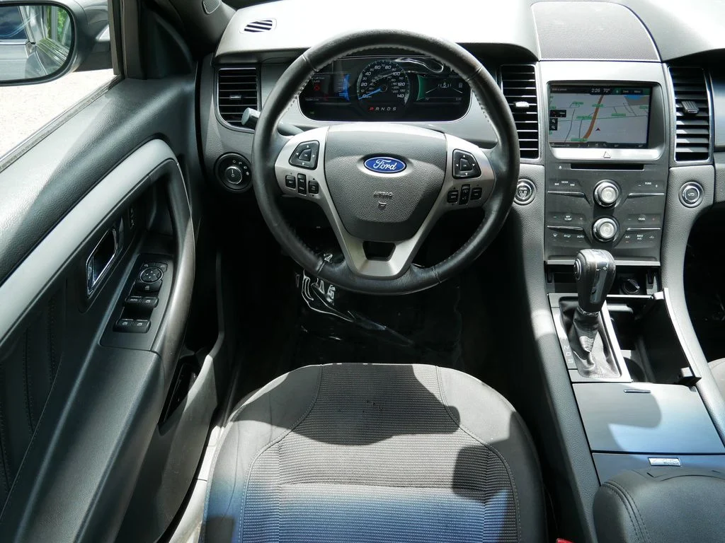 Used 2015  Ford SEL image 12