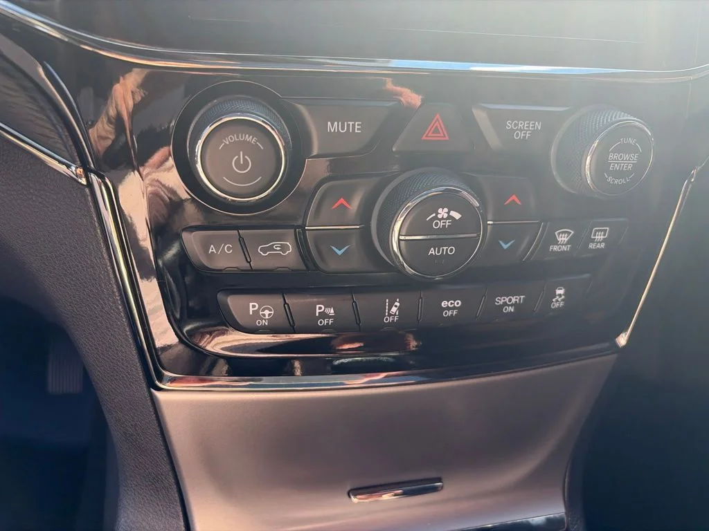 Certified Used 2020 Black Jeep Overland image 33