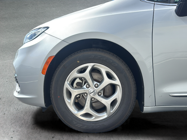 Used 2023 Silver Chrysler Limited image 23