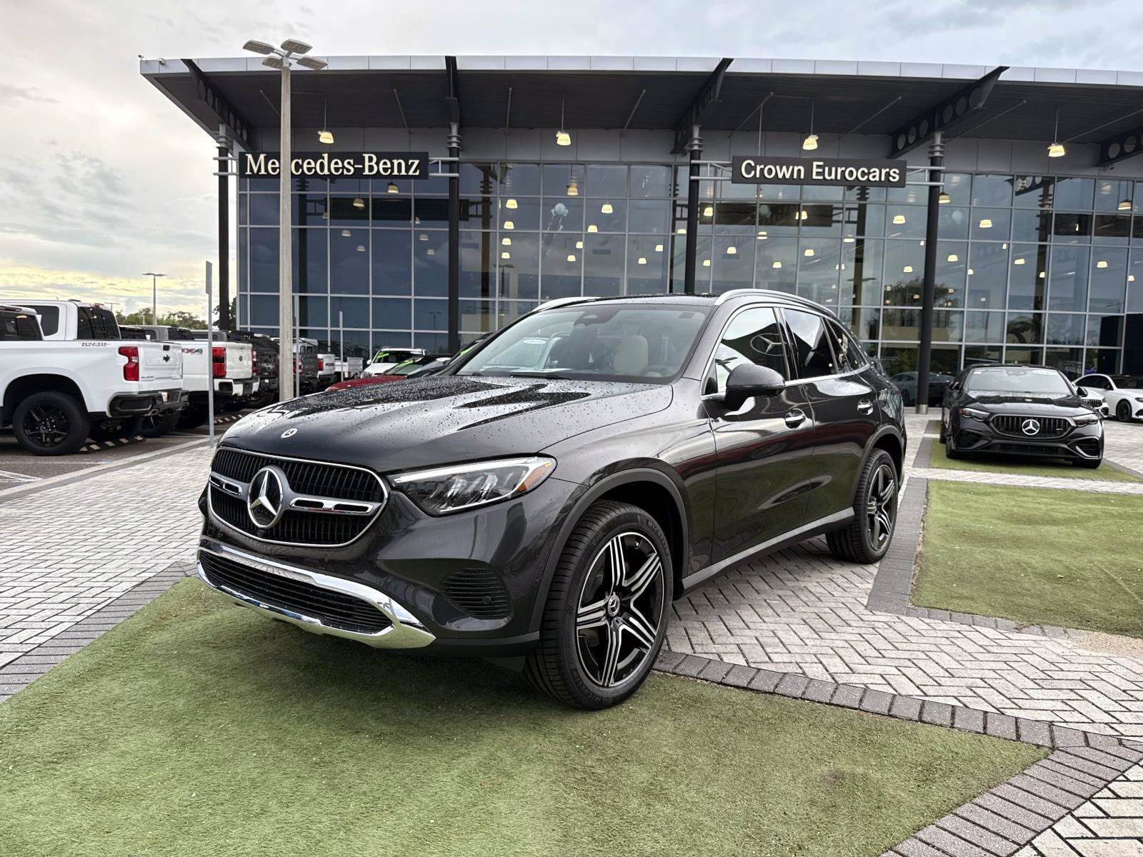 New 2027 Gray Metallic Mercedes-Benz 300 SUV image 2
