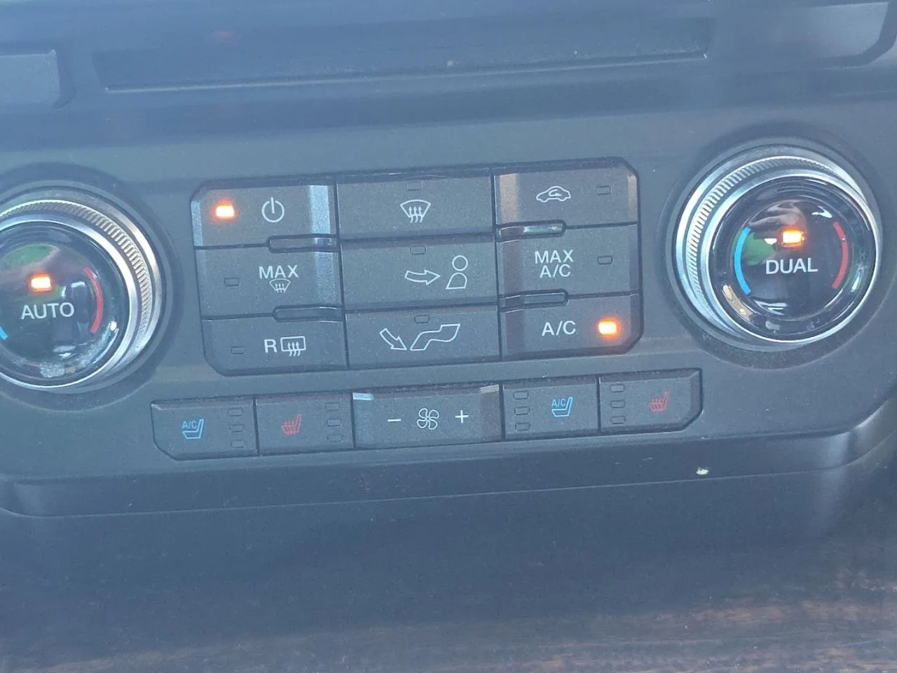 Used 2015 Black Ford Platinum image 33