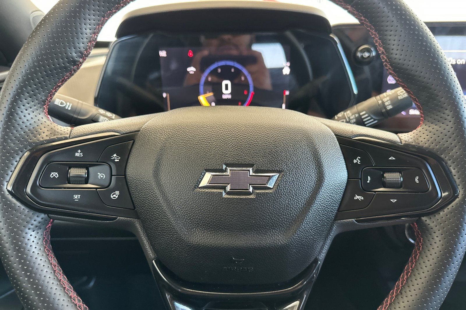 Used 2025 White Chevrolet 2RS image 24