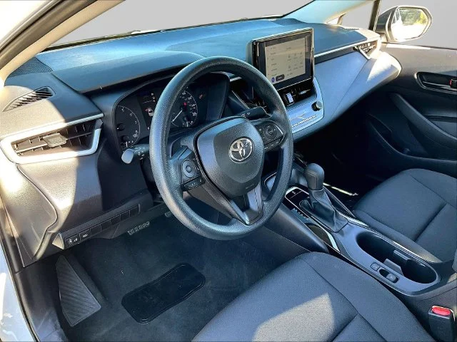 Used 2025 White Toyota LE image 19
