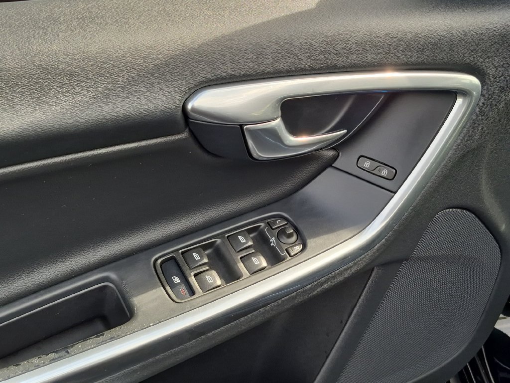 Used 2015 Black / Stone Volvo T6 image 15
