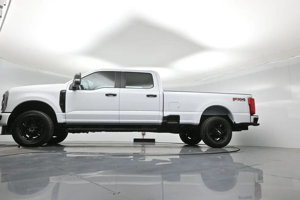 New 2026 Oxford White Ford XL image 7