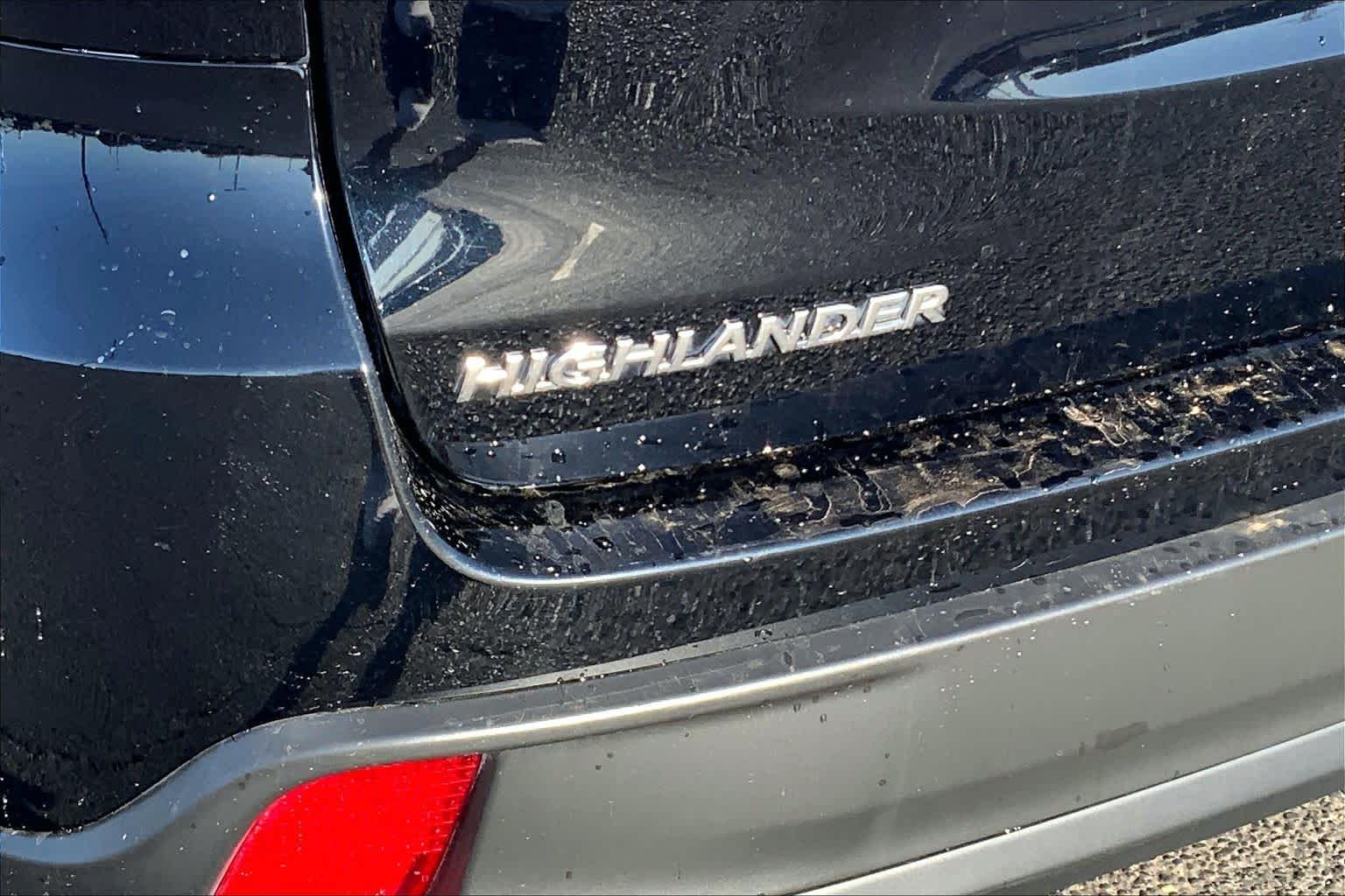 Used 2018 Midnight Black Metallic Toyota XLE image 10