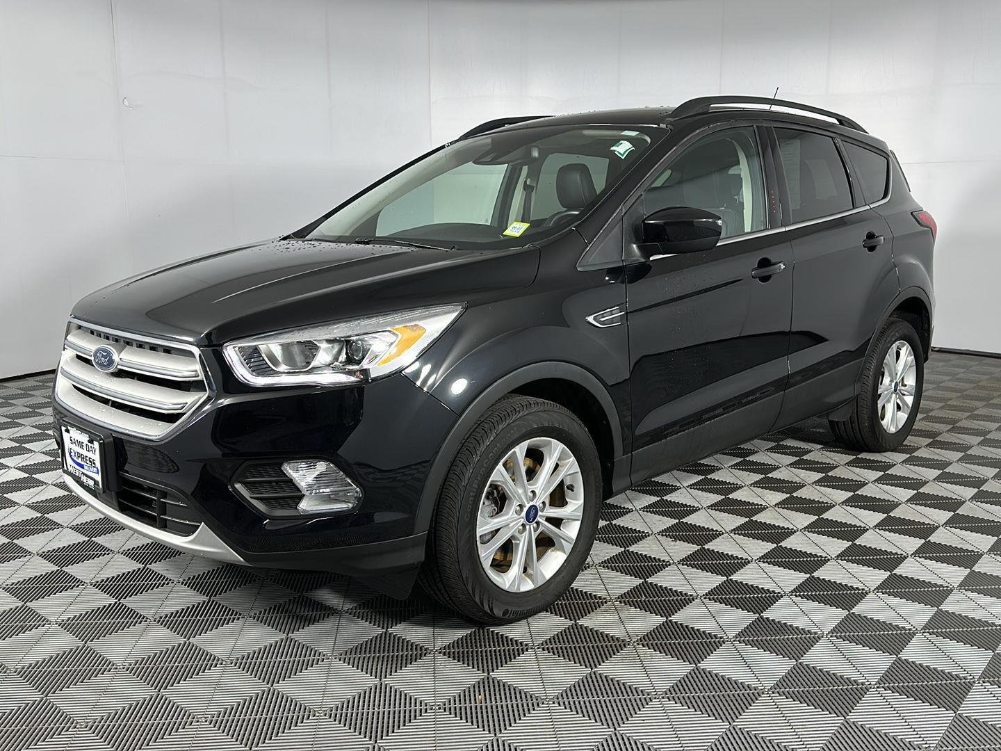 Used 2019 Black Metallic Ford SEL image 3