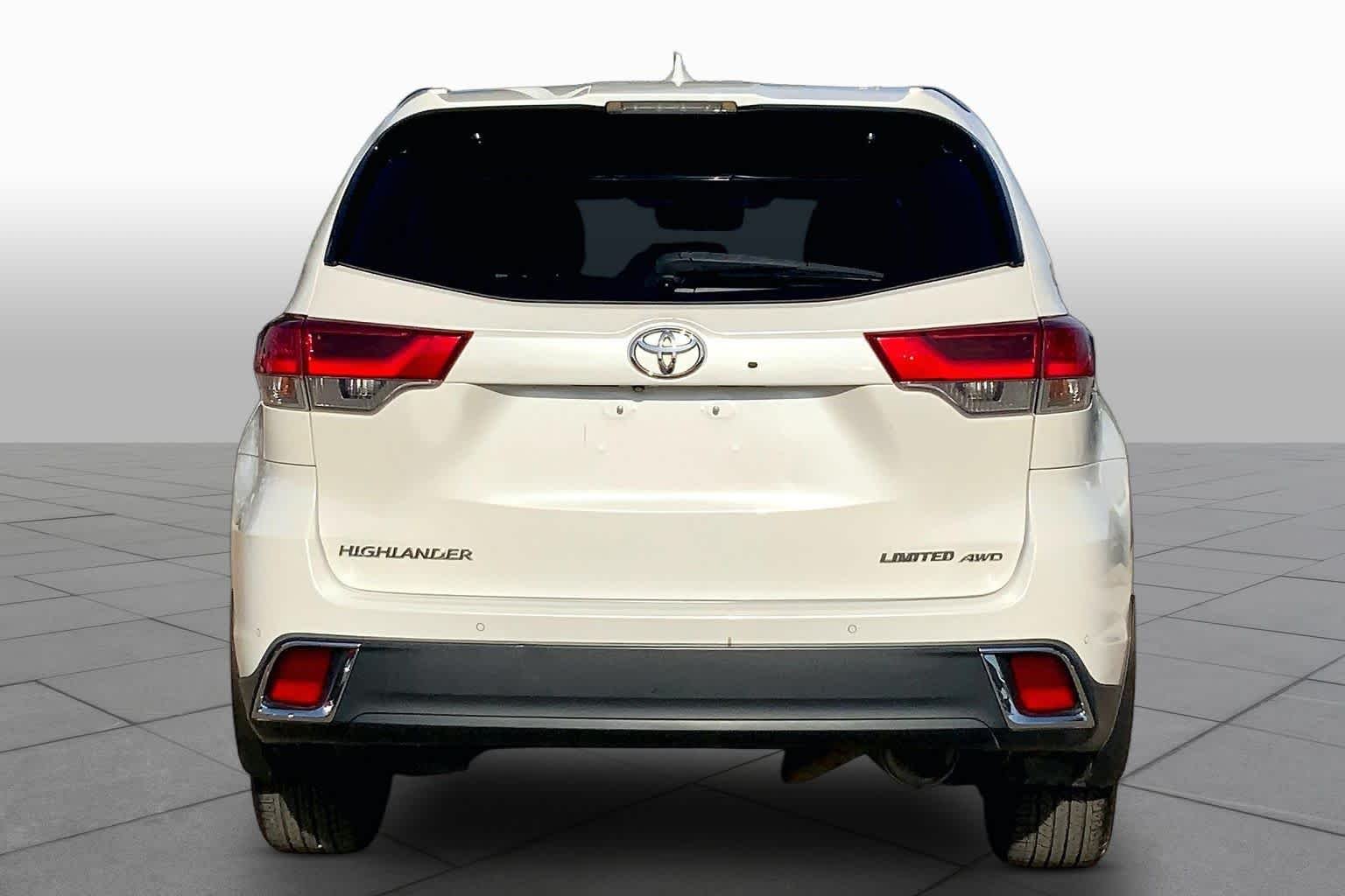 Used 2019 Blizzard Pearl Toyota Limited image 5