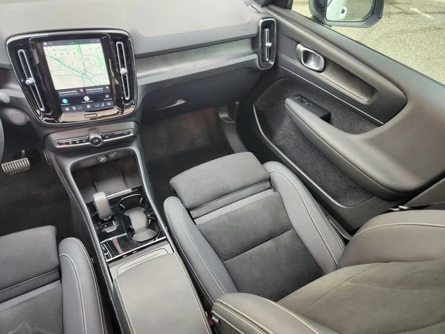 Used 2023 White Volvo Twin Plus image 13