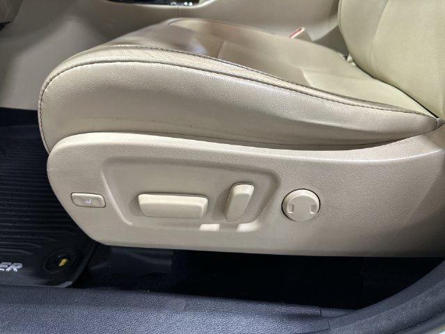 Used 2017 White Toyota XLE image 18