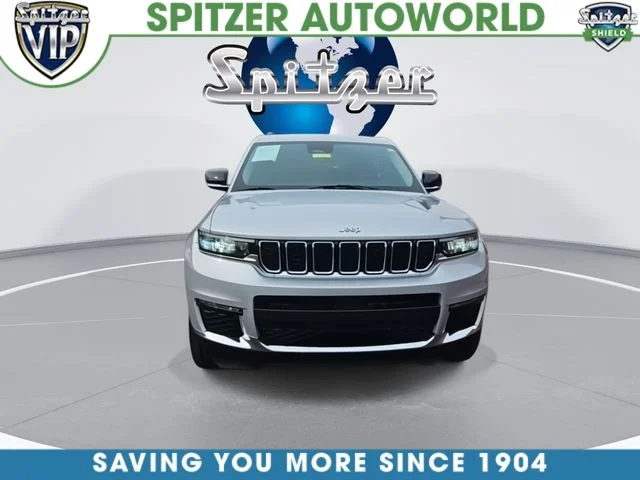 Used 2021 Silver Jeep Limited image 4
