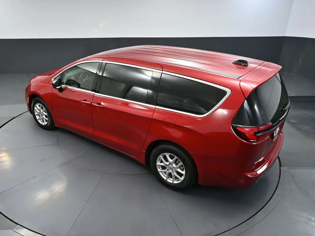 Used 2024 Red Chrysler Touring L image 55