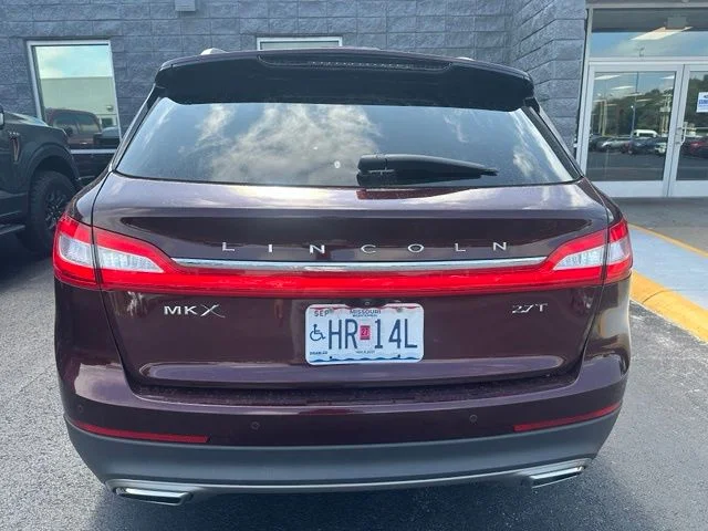 Used 2017 Burgundy Lincoln Reserve image 5