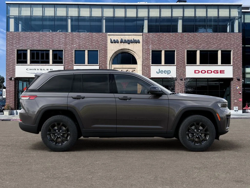 New 2026 Baltic Gray Metallic Clear-Coat Exterior Paint Jeep Altitude image 21