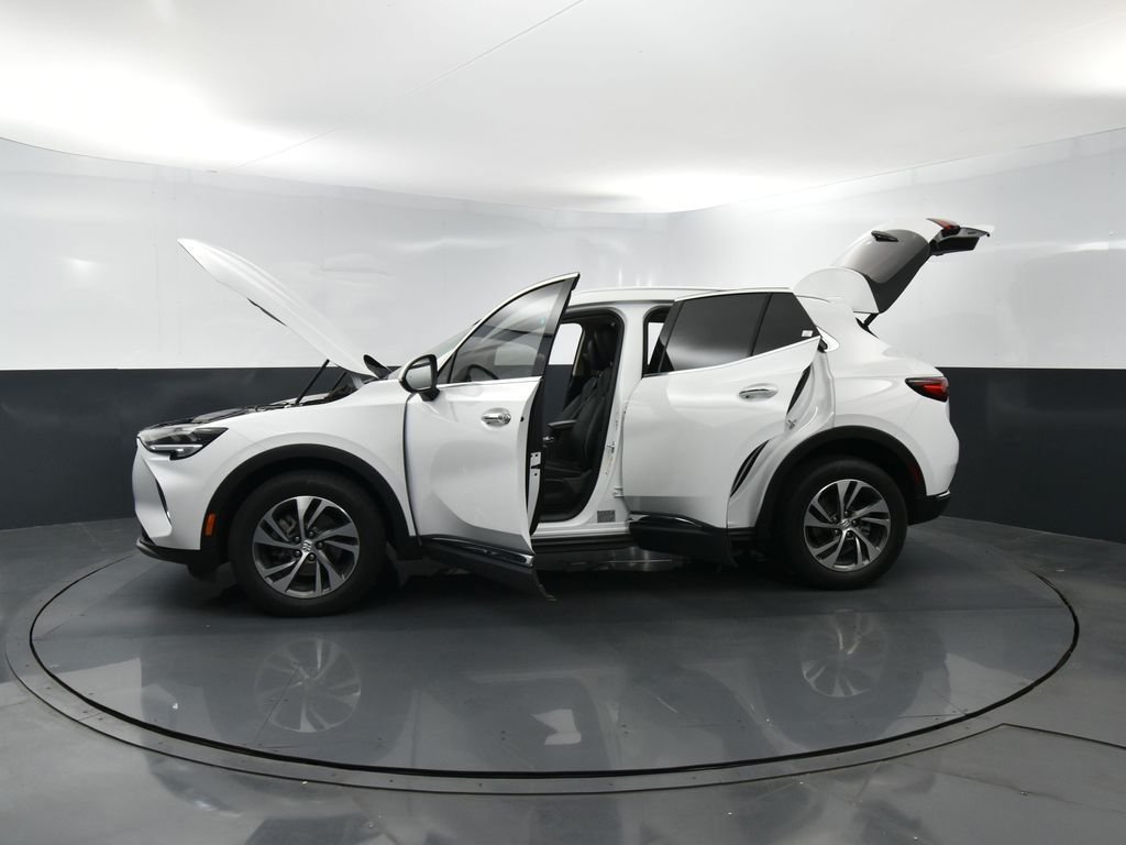 Used 2023 Summit White Buick Essence image 36