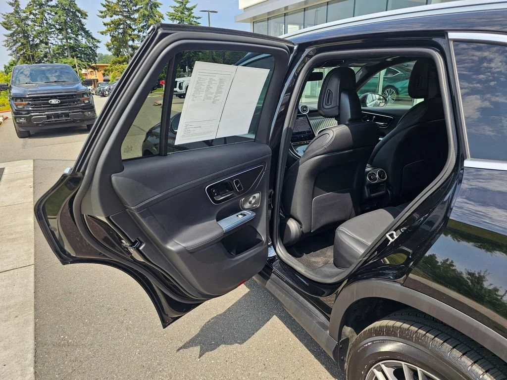 Used 2023  Mercedes-Benz GLC 300 image 15