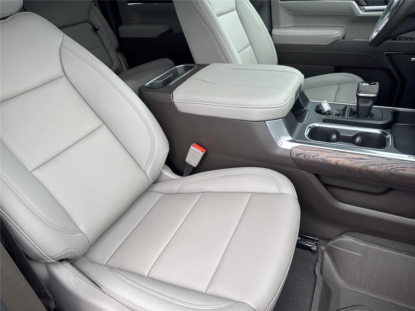2026 GMC Sierra 1500 SLT - Photo 36