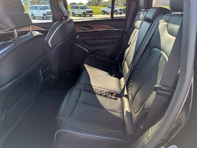 Used 2022 Black Jeep Summit Reserve image 24