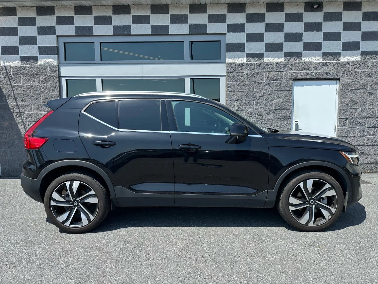 2024 Volvo XC40 B5 Plus Bright AWD's photo