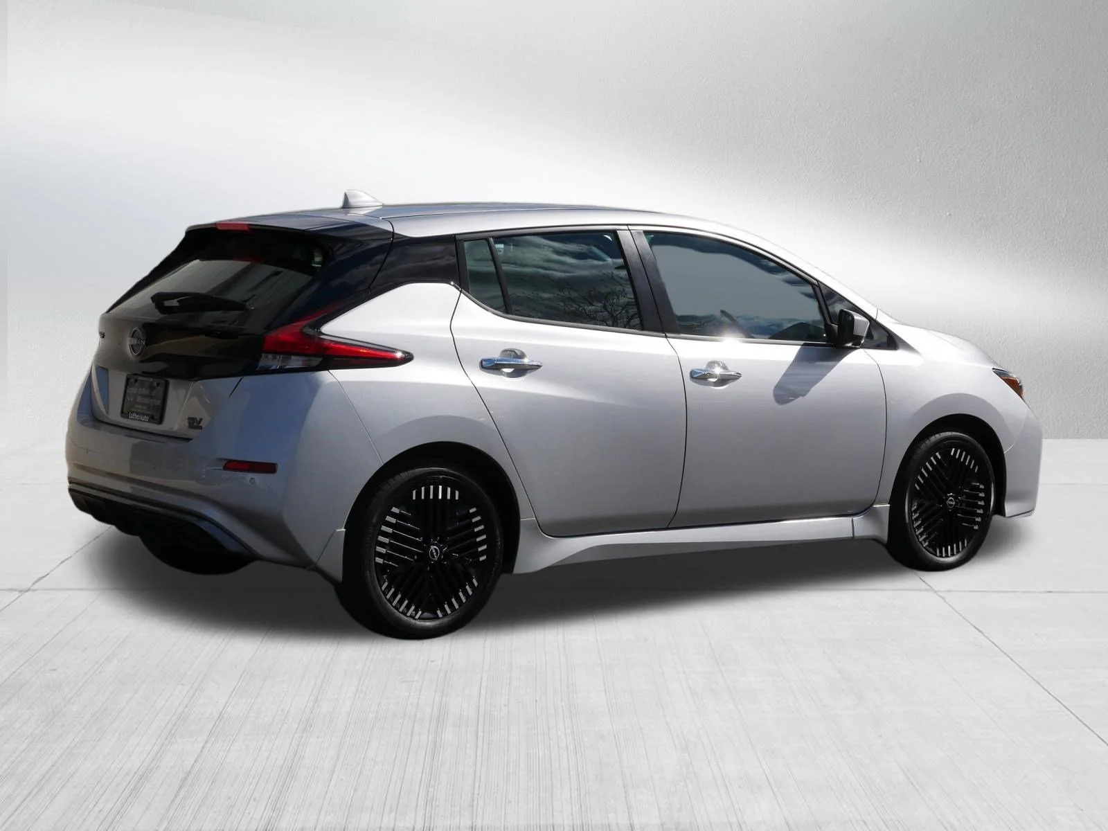 Used 2025 Brilliant Silver Metallic Nissan SV PLUS image 7