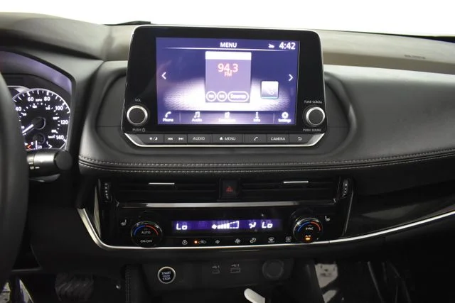 Used 2023 Gray Nissan SL image 18