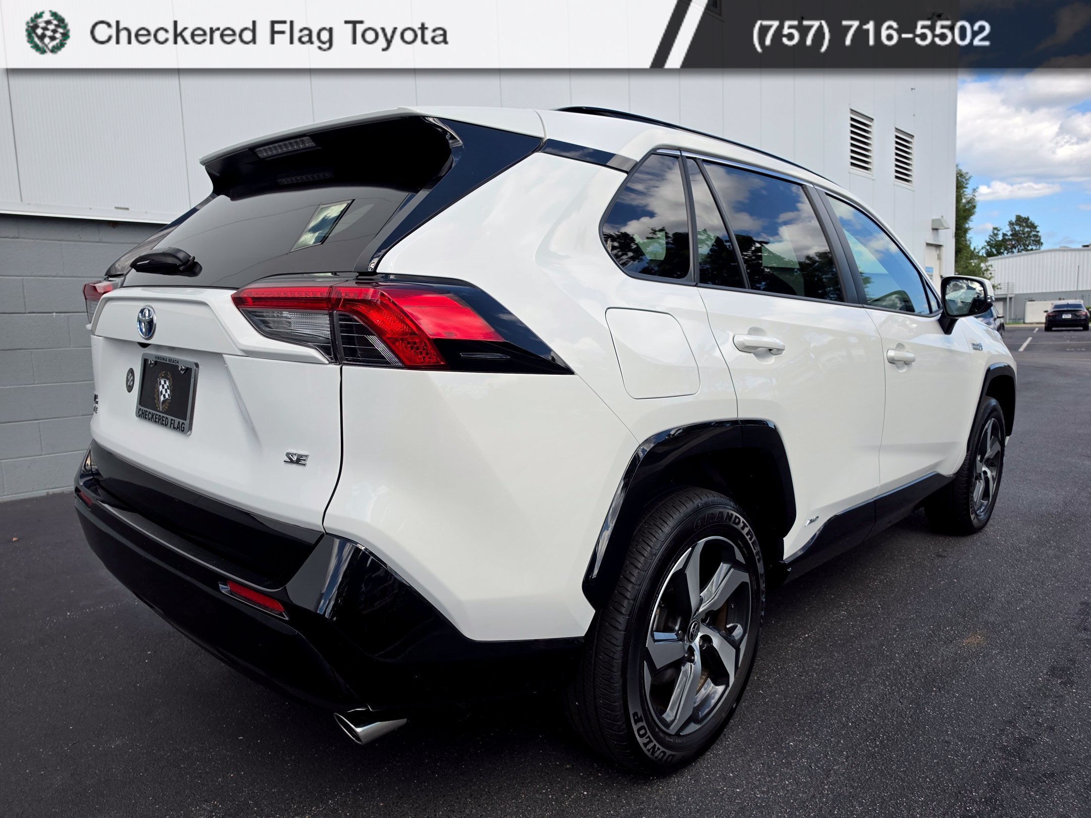 Used 2024 Ice Cap Toyota SE image 5