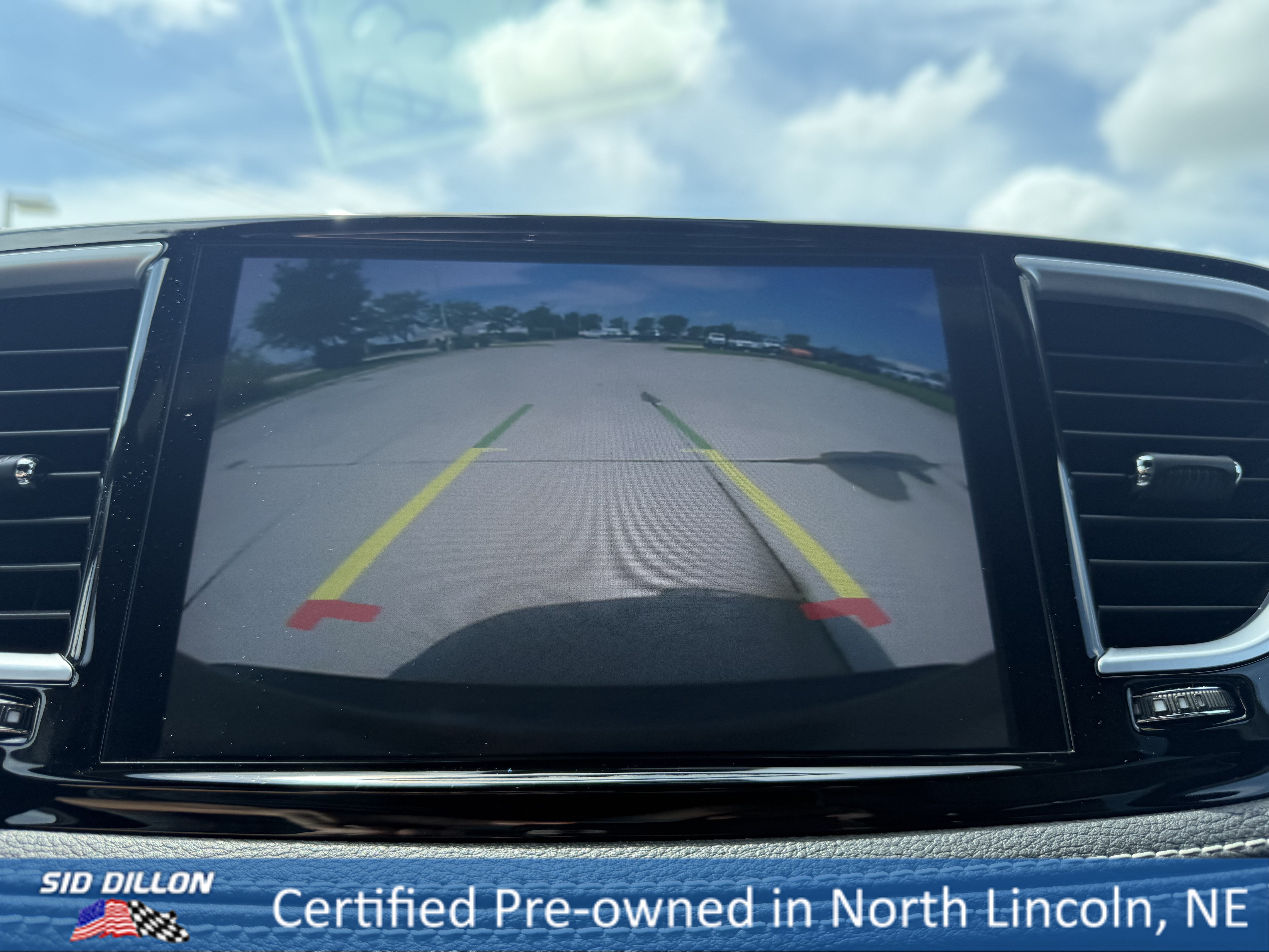 Certified Used 2025 Diamond Black Crystal Pearlcoat Chrysler Limited image 16