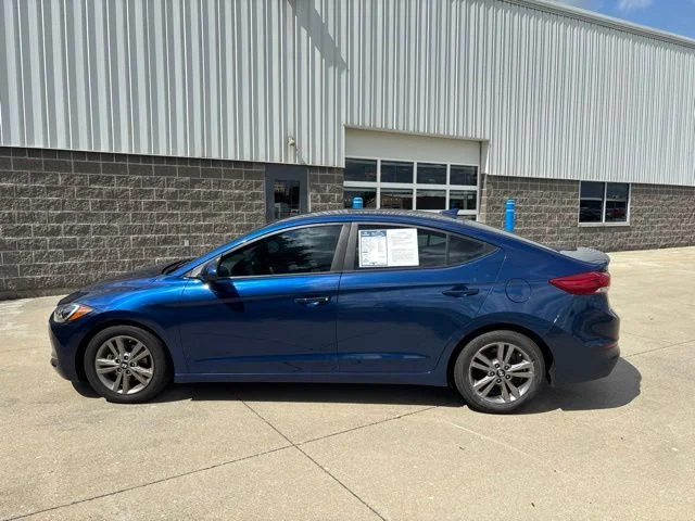 Used 2017 Lakeside Blue Hyundai SE image 9