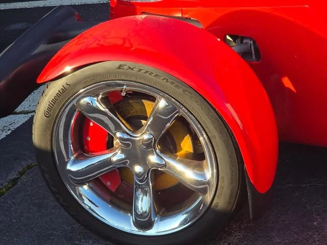 Used 2000 Red Plymouth  image 23