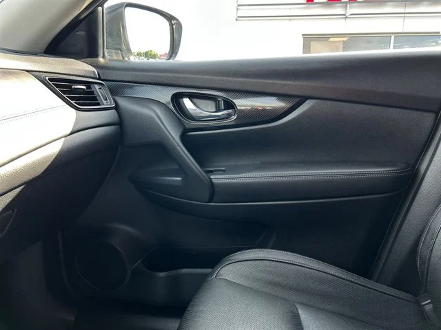 Used 2018 Magnetic Black Nissan SL image 39