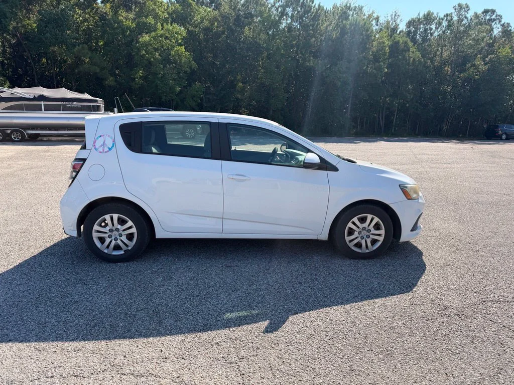 Used 2017 White Chevrolet LT image 9