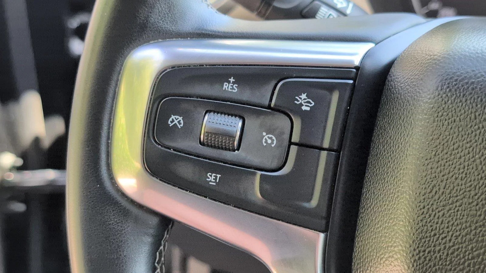 Used 2023 BLACK Chevrolet LT image 30