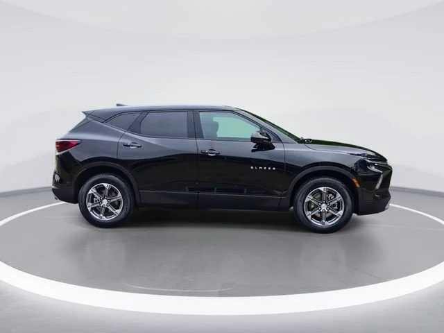 Used 2025 Black Chevrolet LT image 9