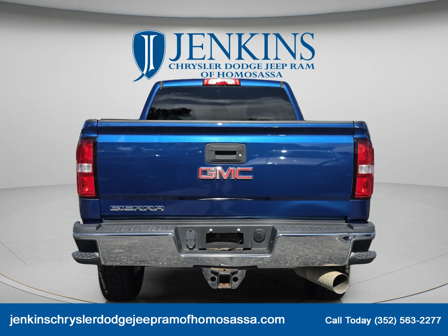 Used 2018 Stone Blue Metallic GMC Base image 6