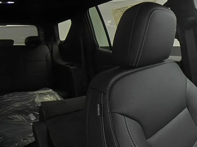 New 2027 Mosaic Black Metallic Chevrolet LT image 33