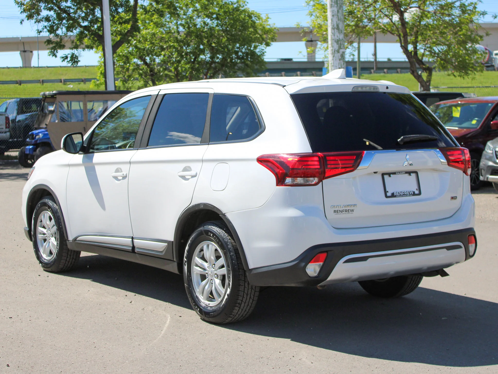 Used 2020  Mitsubishi ES * No Accidents | 7-Seater | Backup Camera | Heated Seats | AWD image 13