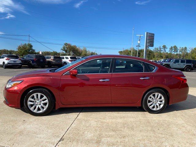 Used 2017 Red Nissan 2.5 S image 2