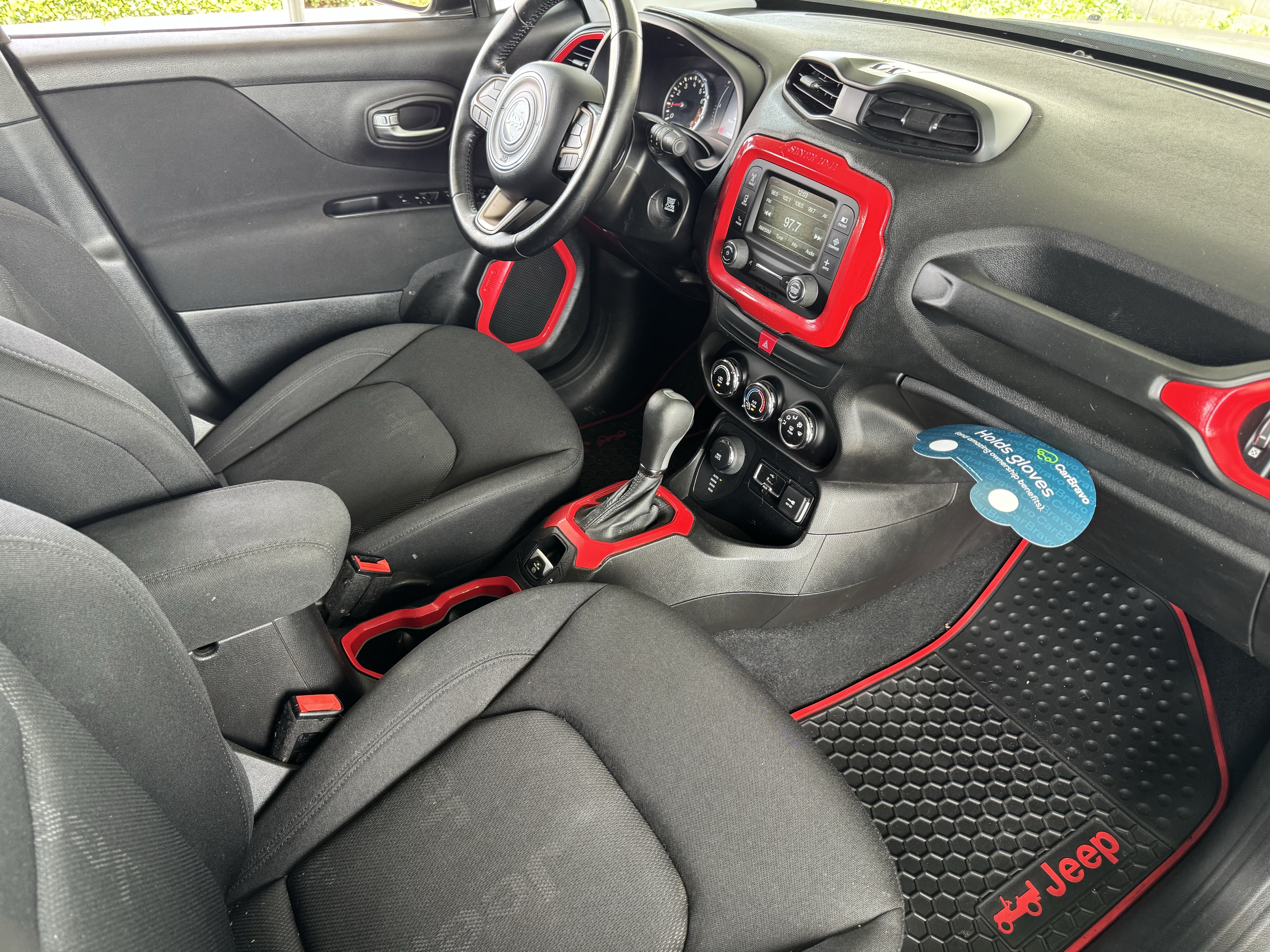 Used 2017 Gray Jeep Latitude 4x4 image 21