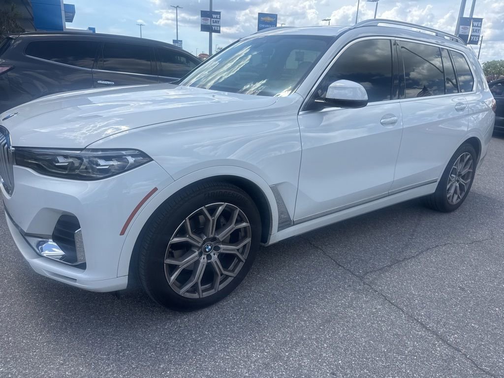 2021 BMW X7 xDrive40i's photo