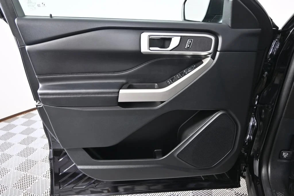 Used 2023 Black Ford XLT image 19