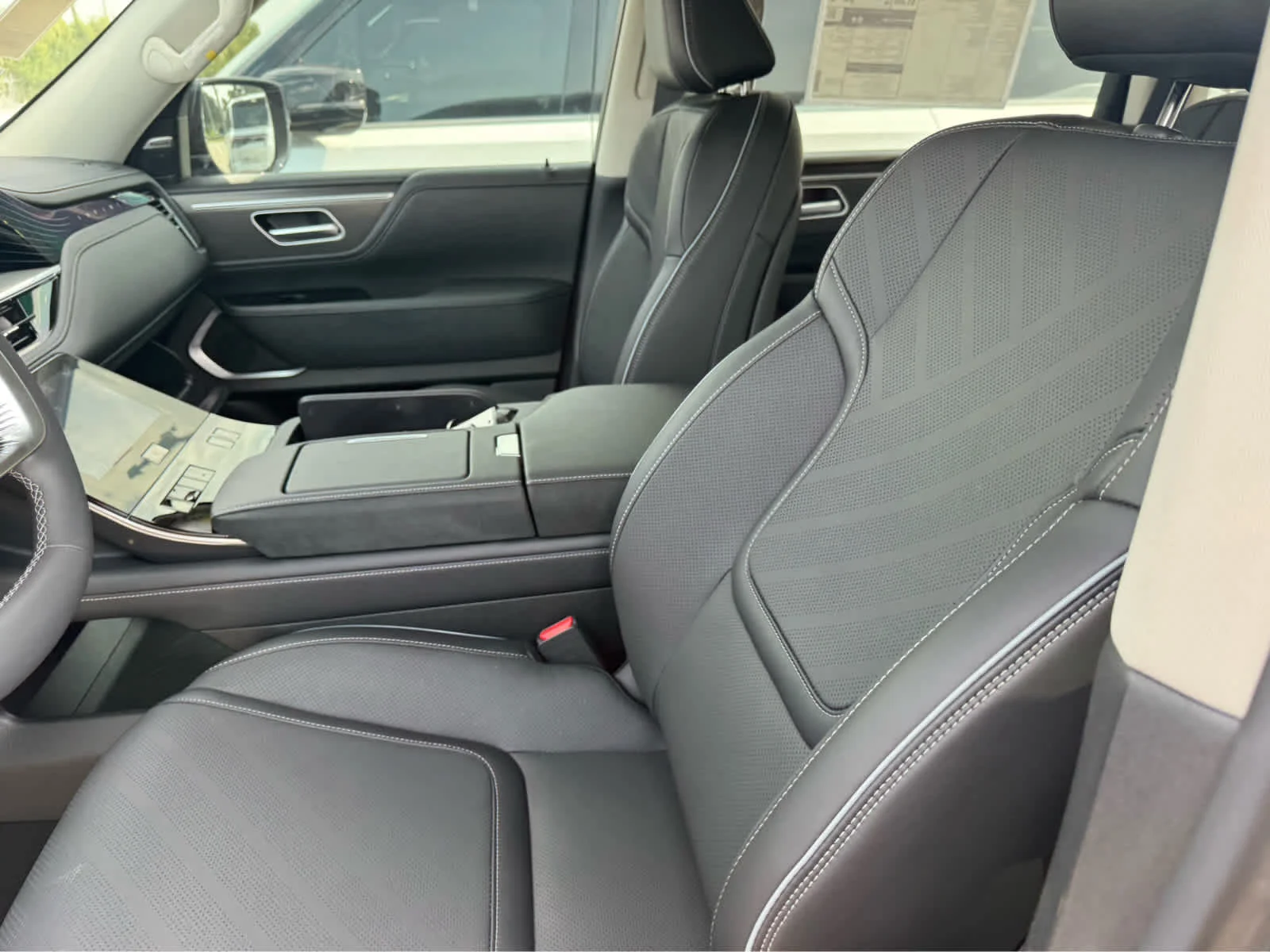 New 2026 BLACK OBSIDIAN INFINITI Luxe 2WD image 6