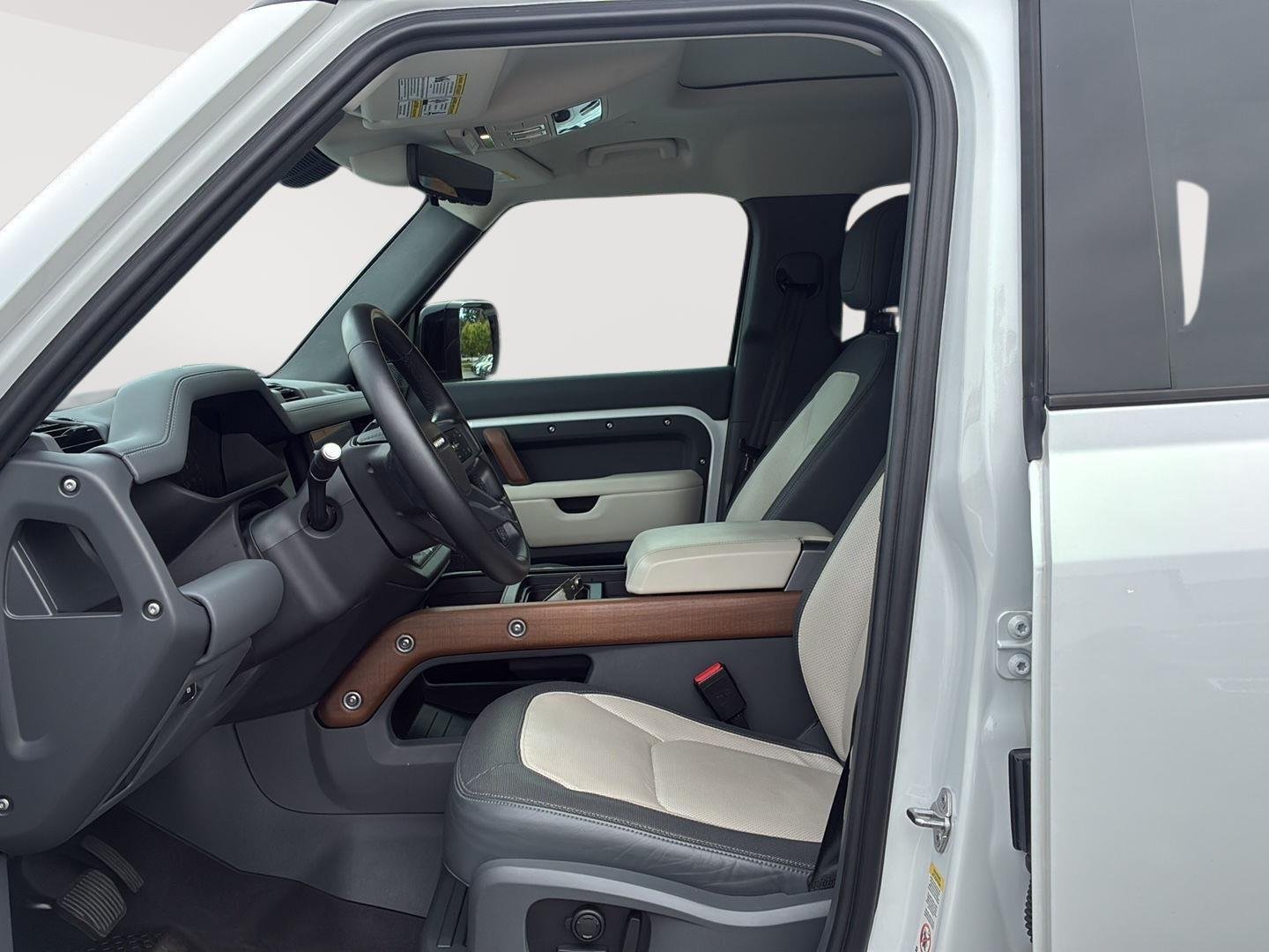 2024 Land Rover Defender X-Dynamic SE - Photo 26